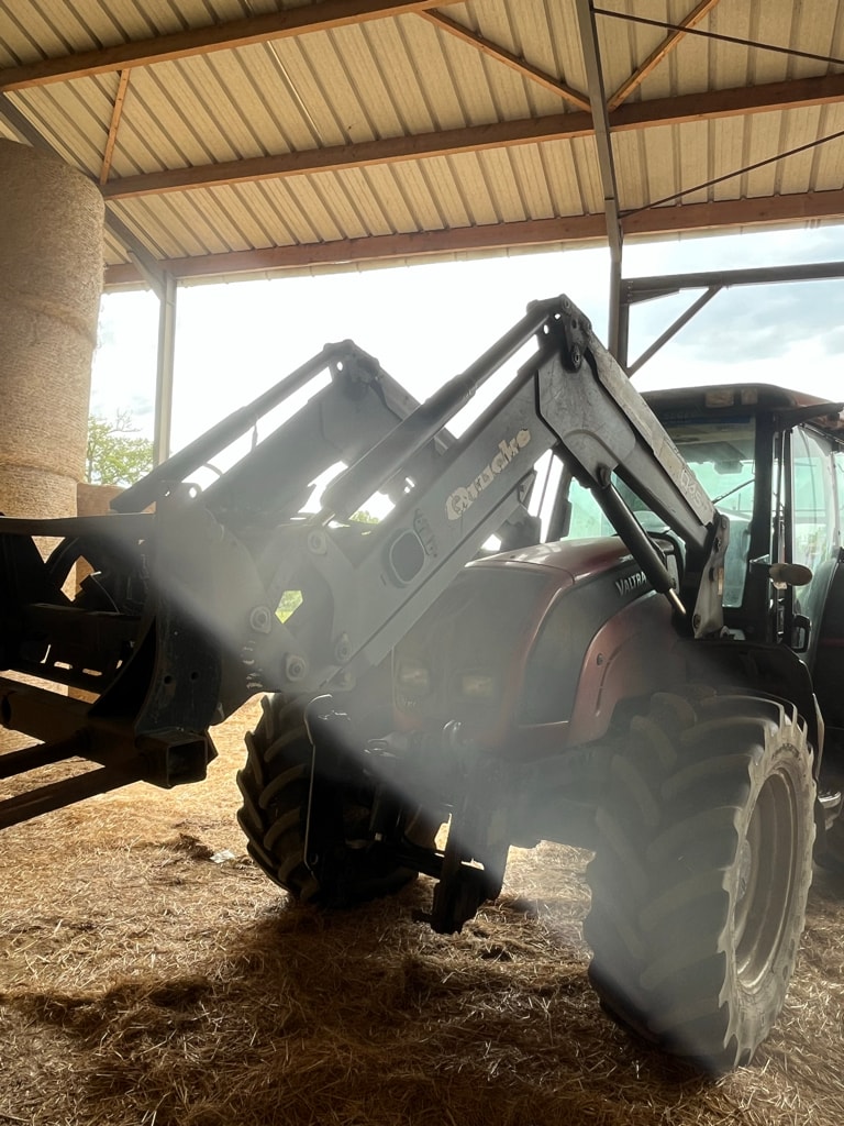 Tracteur chargeur VALTRA N101 - photo slide 1