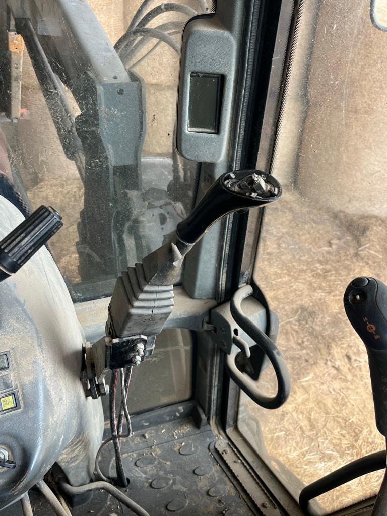 Tracteur chargeur VALTRA N101 - photo slide 6