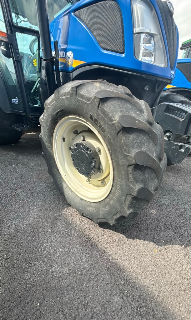 Tracteur NEW HOLLAND T4.100F - photo slide 10