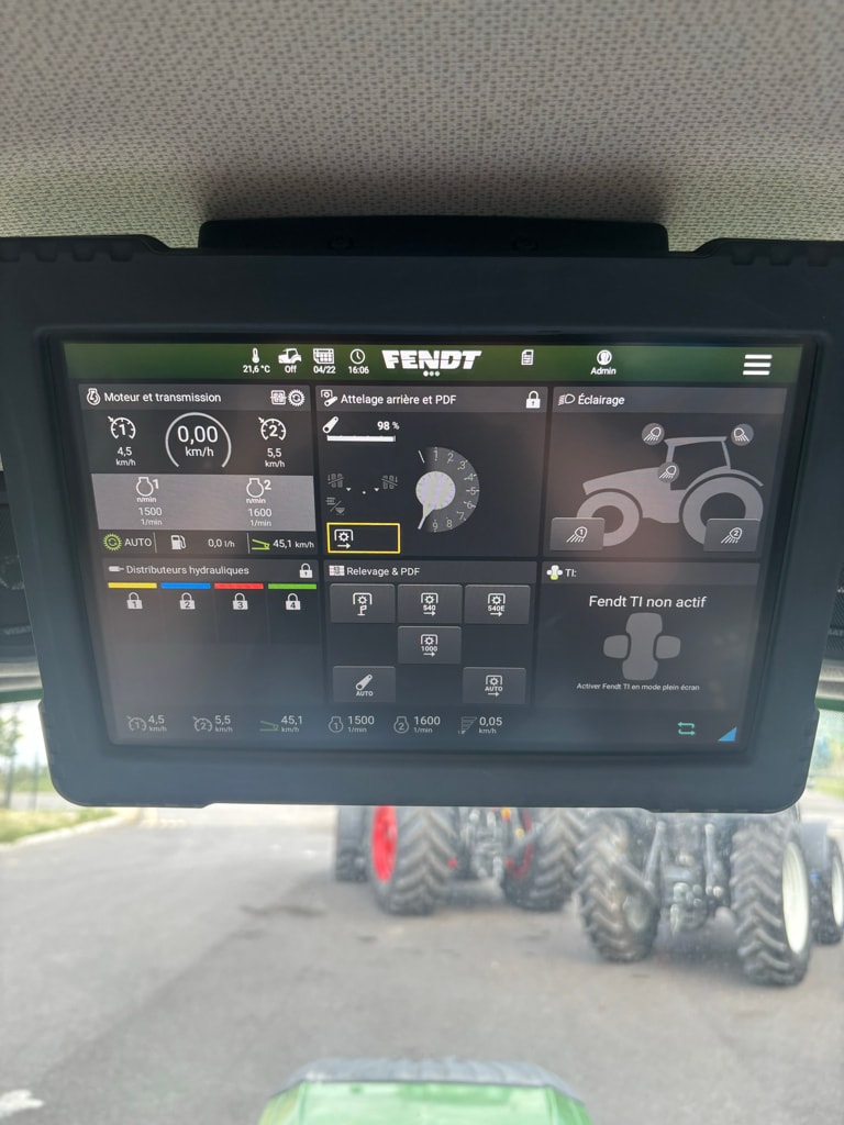 Tracteur FENDT 210F - photo slide 12