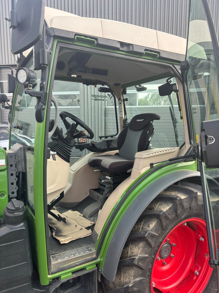 Tracteur FENDT 210F - photo slide 13