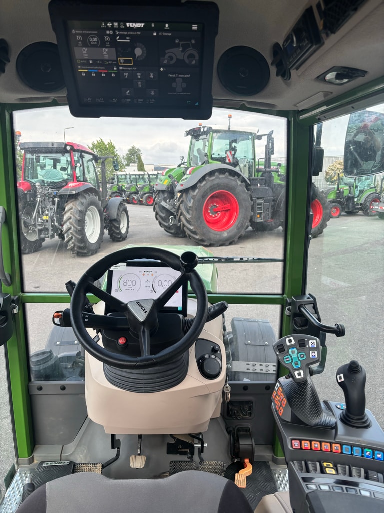 Tracteur FENDT 210F - photo slide 14