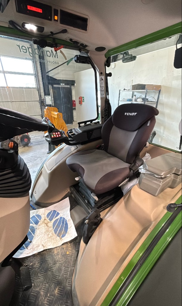Tracteur FENDT 210F - photo slide 10