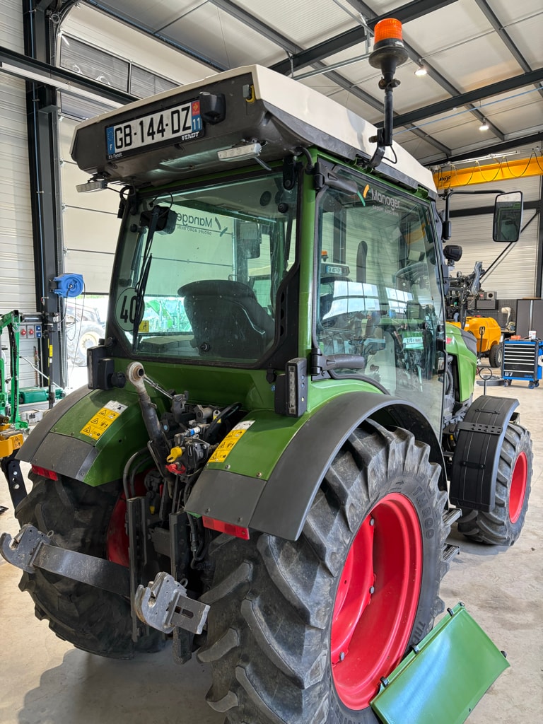 Tracteur FENDT 210F - photo slide 2