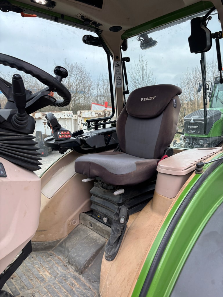 Tracteur FENDT 210V - photo slide 10