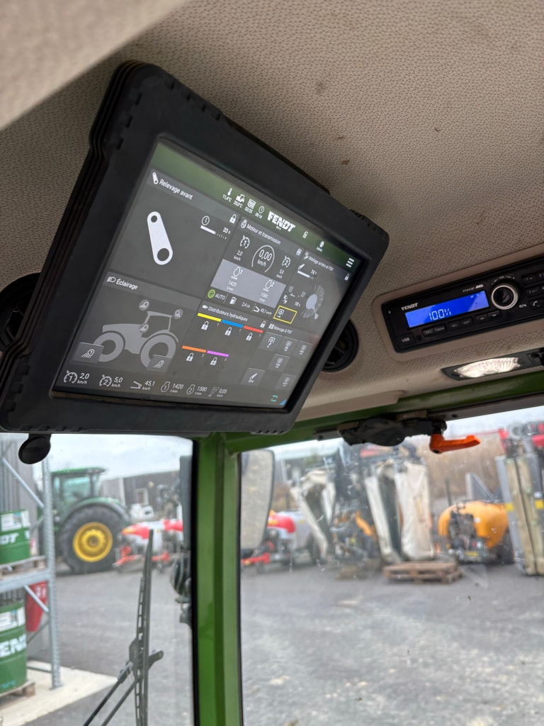 Tracteur FENDT 210V - photo slide 11