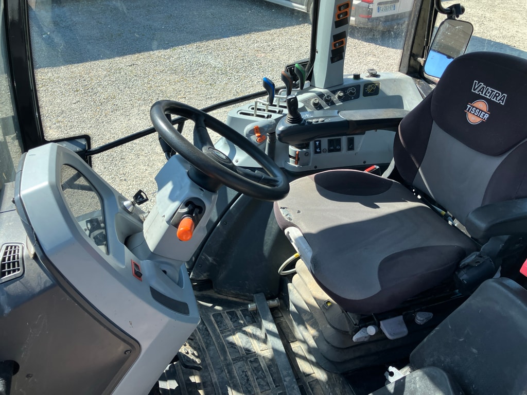 Tracteur chargeur VALTRA A 115 - photo slide 8