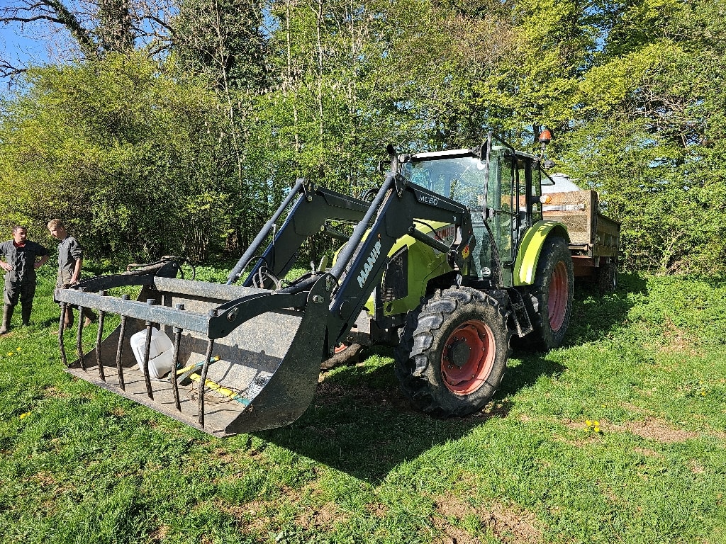 Tracteur chargeur CLAAS AXOS 320 - photo slide 2