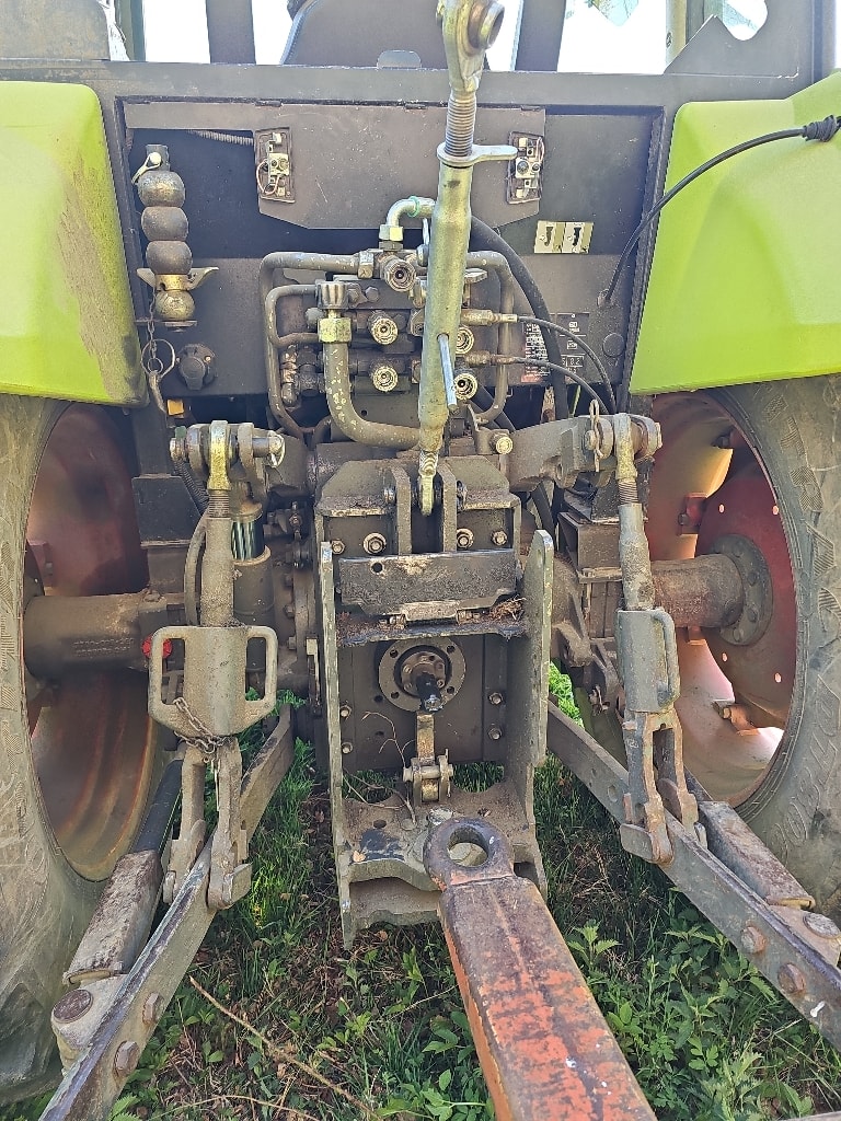 Tracteur chargeur CLAAS AXOS 320 - photo slide 7