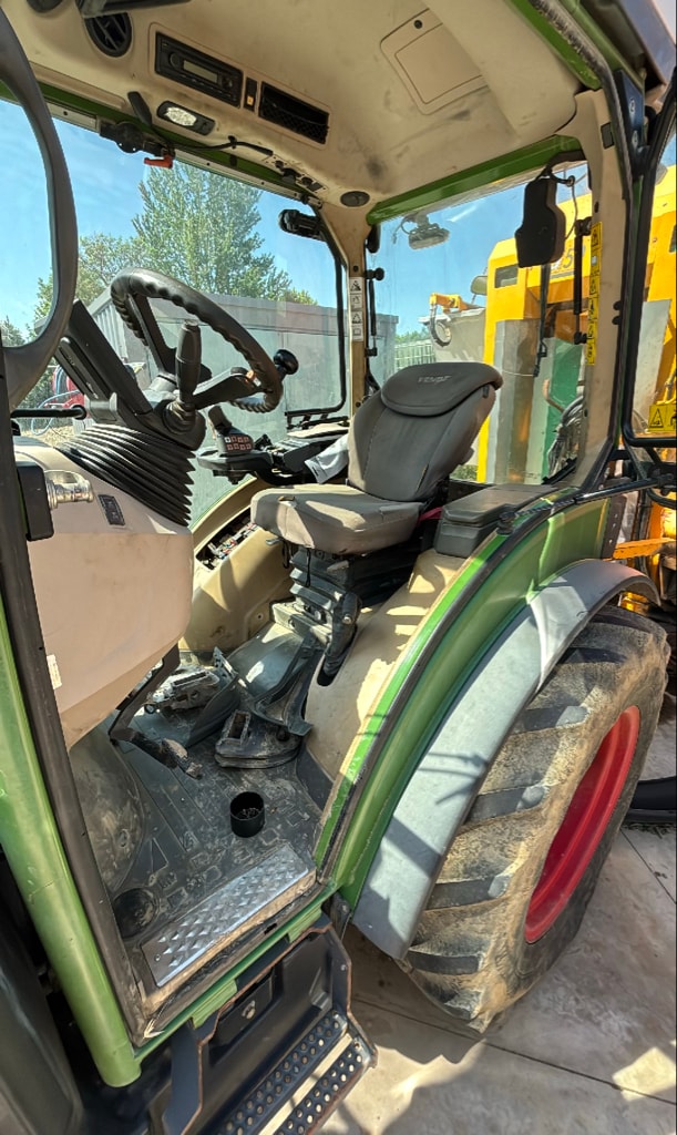 Tracteur FENDT 209V - photo slide 12