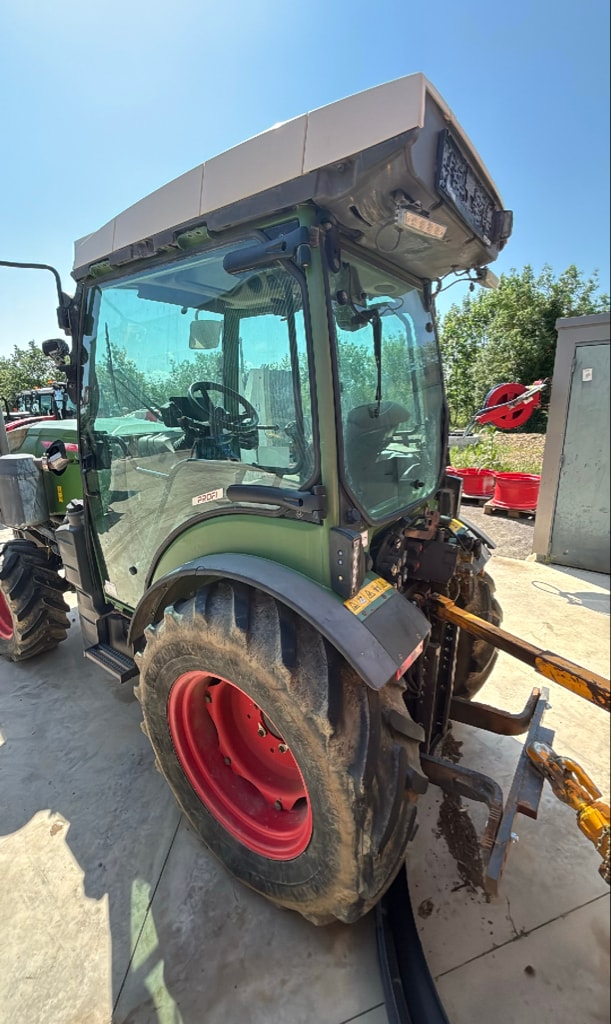 Tracteur FENDT 209V - photo slide 4