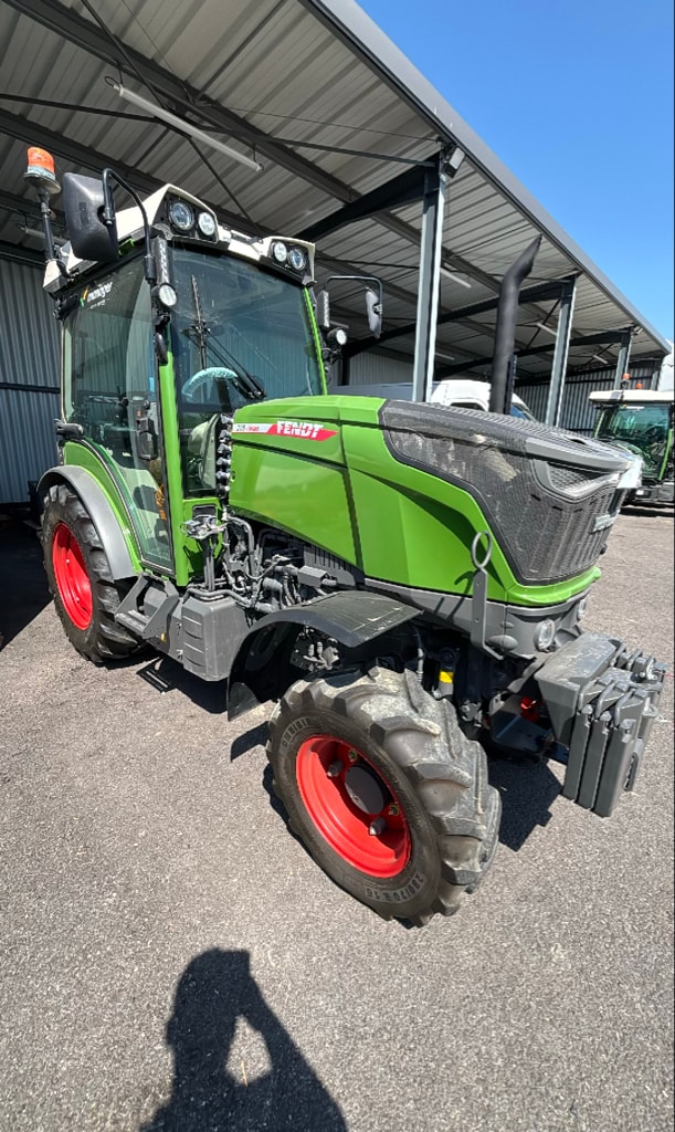 Tracteur FENDT 210V - photo slide 2
