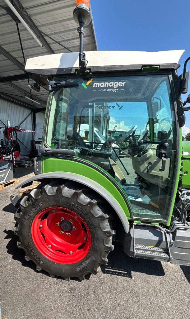 Tracteur FENDT 210V - photo slide 3