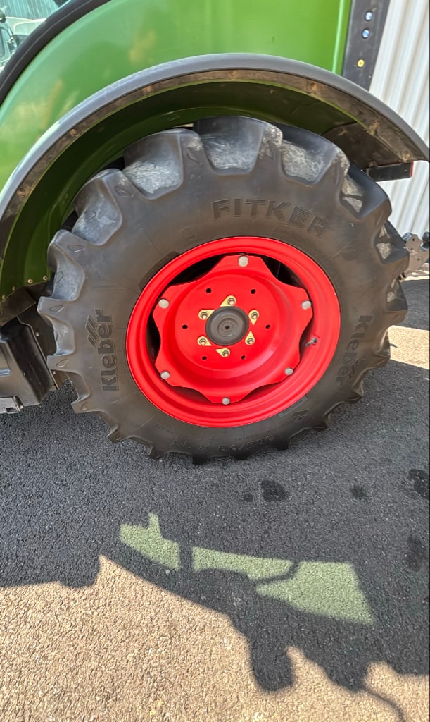 Tracteur FENDT 210V - photo slide 7