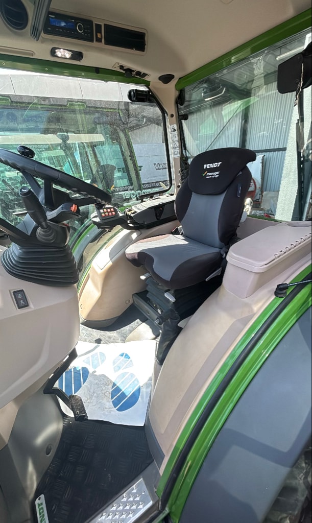 Tracteur FENDT 210F - photo slide 12