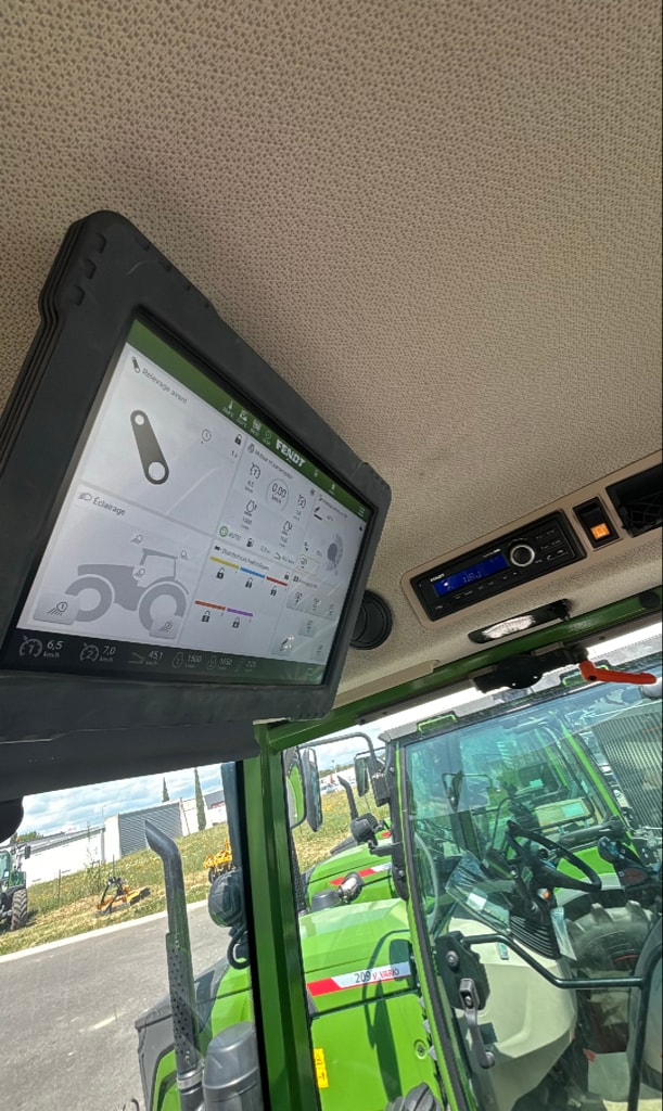 Tracteur FENDT 210F - photo slide 14