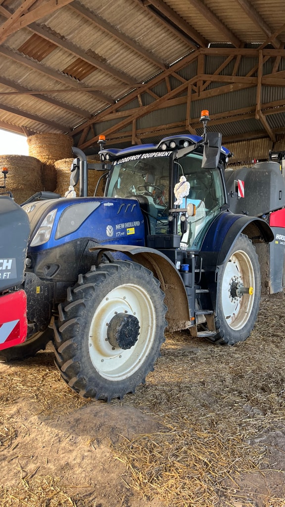 Tracteur NEW HOLLAND T7.245 SW II ac - photo slide 1