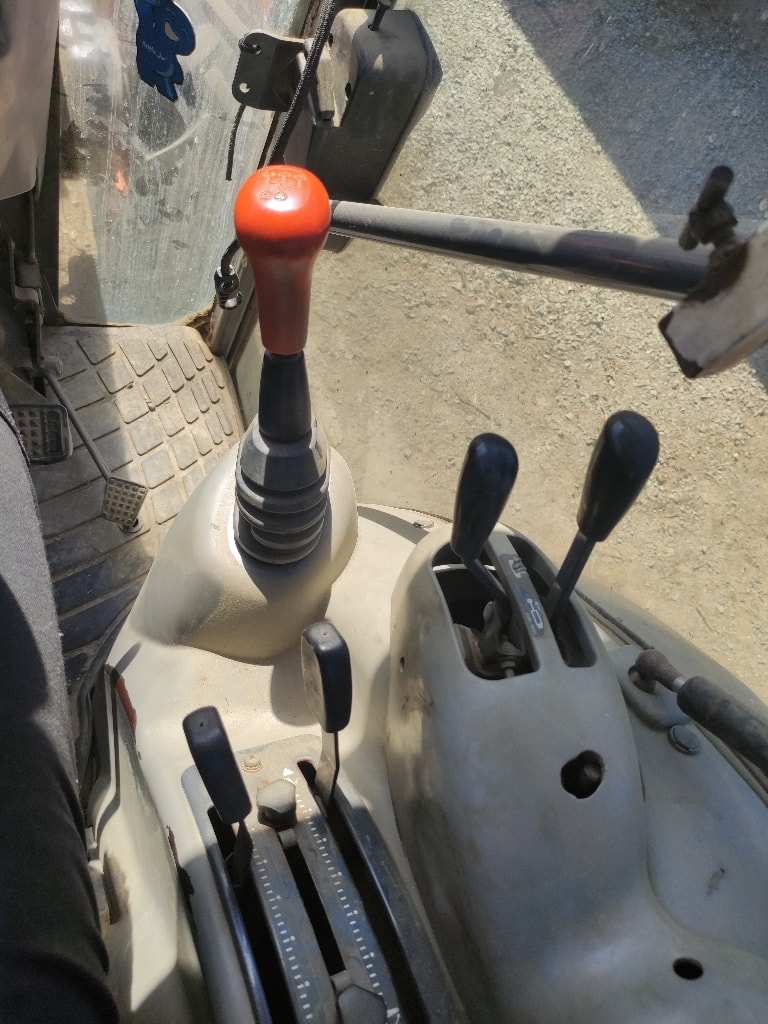 Tracteur fruitier KUBOTA M8540 narrow - photo slide 17