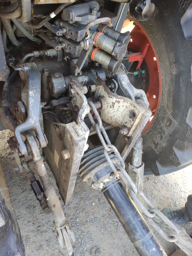 Tracteur fruitier KUBOTA M8540 narrow - photo slide 11