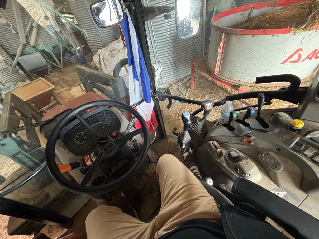 Tracteur chargeur CASE IH Farmal U 105 - photo slide 16