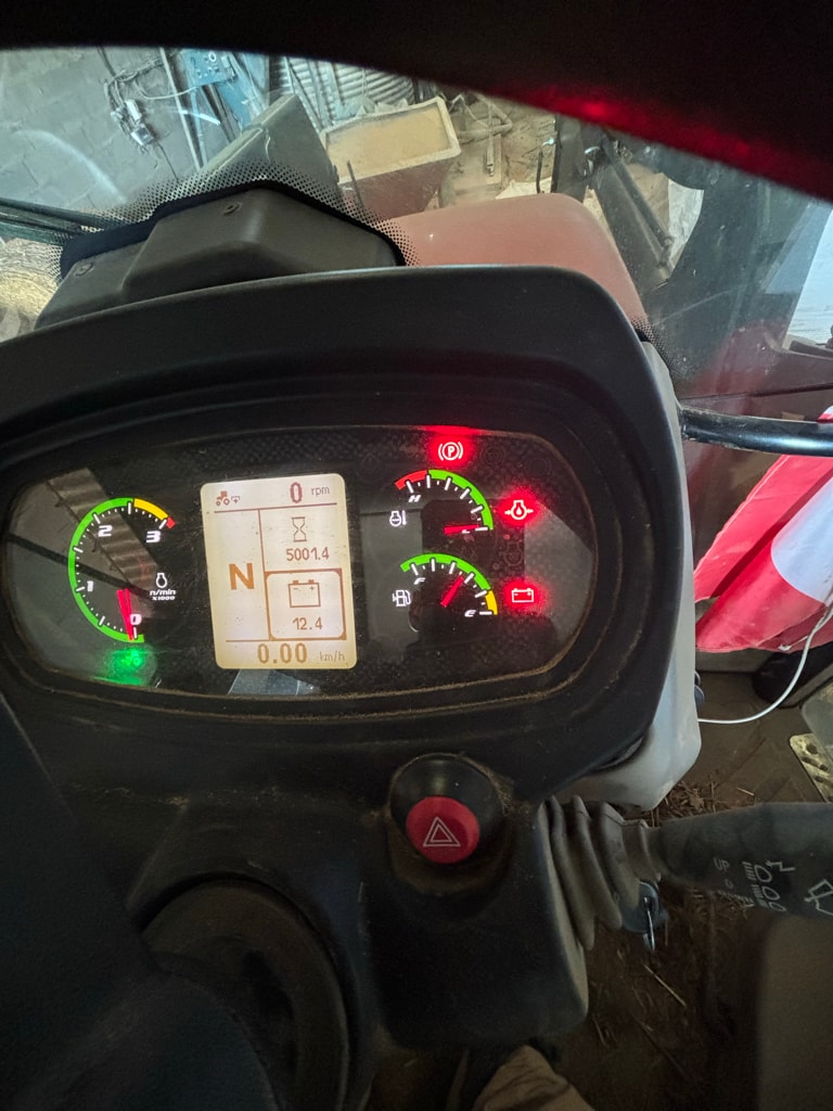 Tracteur chargeur CASE IH Farmal U 105 - photo slide 10