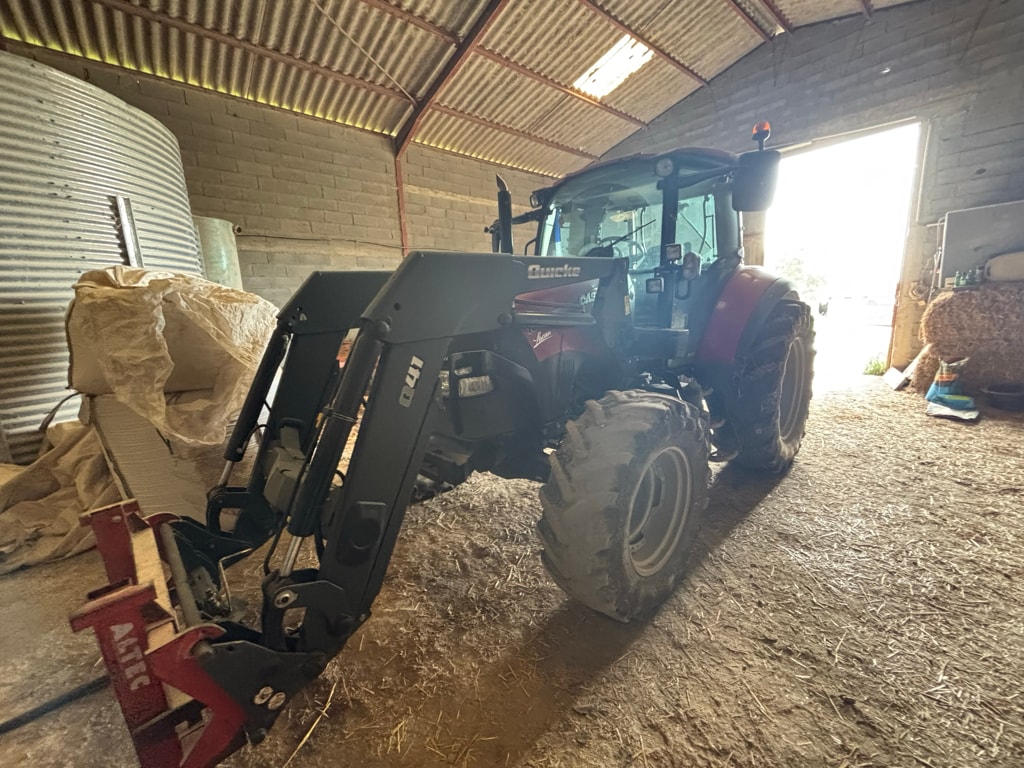 Tracteur chargeur CASE IH Farmal U 105 - photo slide 13