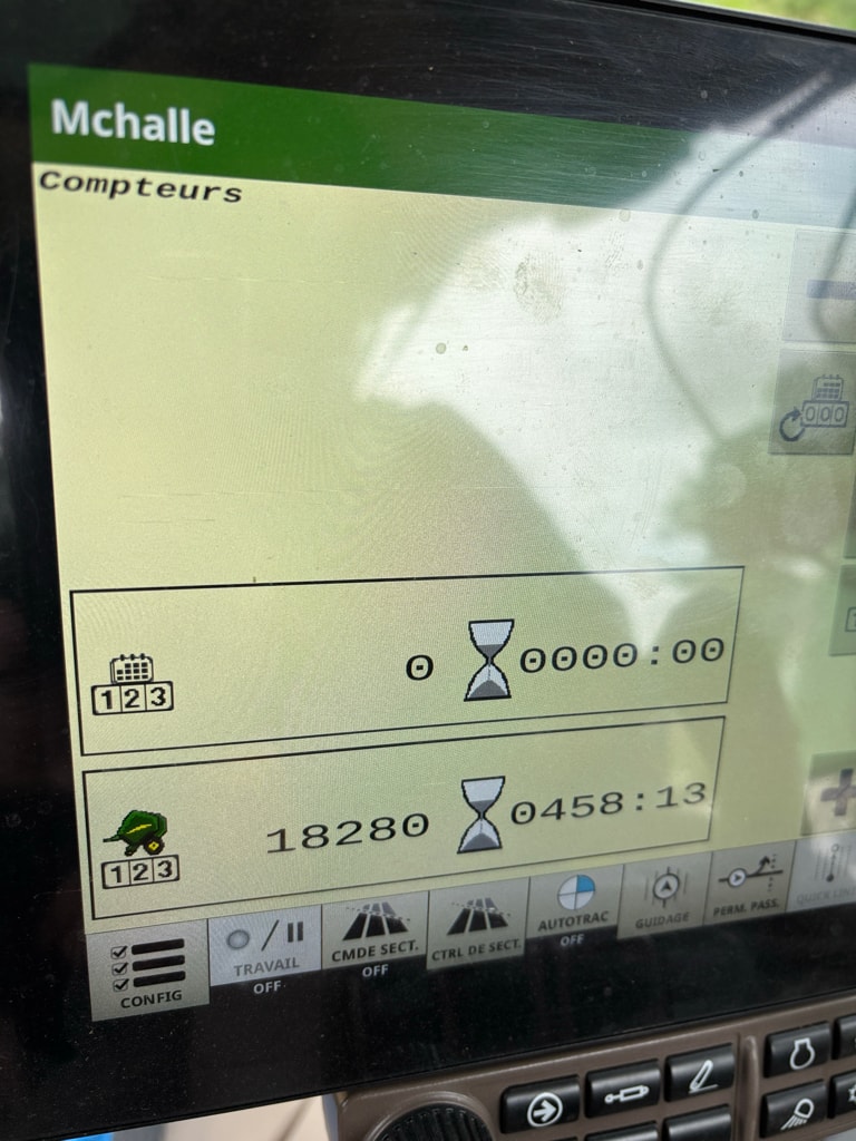 Presse balles rondes JOHN DEERE V461M - photo slide 2
