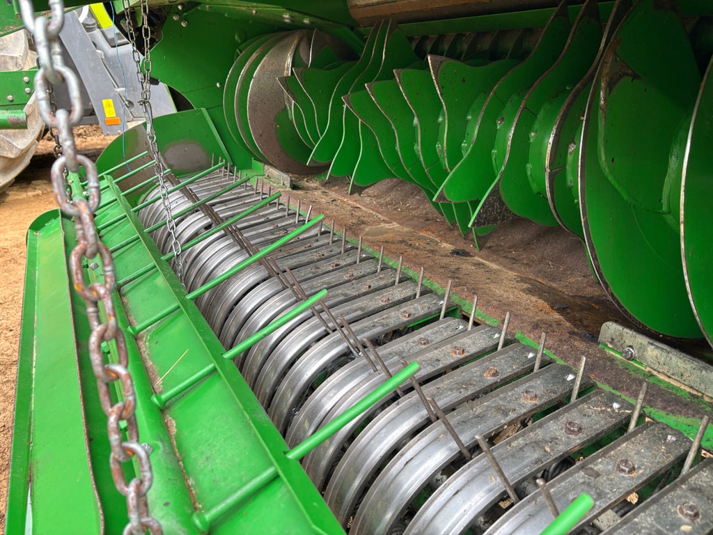 Presse balles rondes JOHN DEERE V461M - photo slide 11
