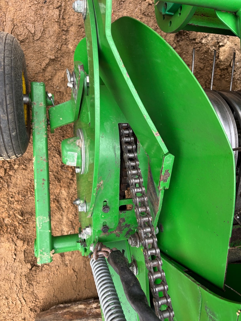 Presse balles rondes JOHN DEERE V461M - photo slide 8