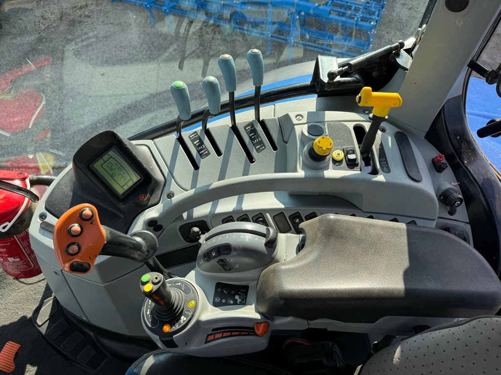 Tracteur NEW HOLLAND T7.245 - photo slide 22