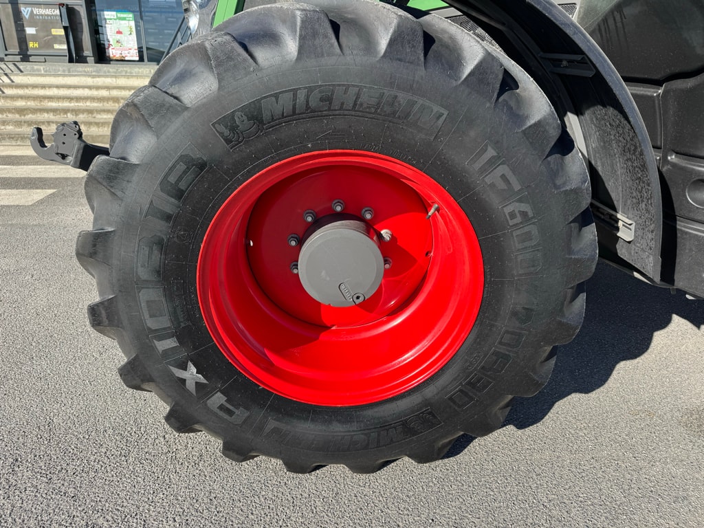 Tracteur FENDT 824 VARIO PROFI + - photo slide 12