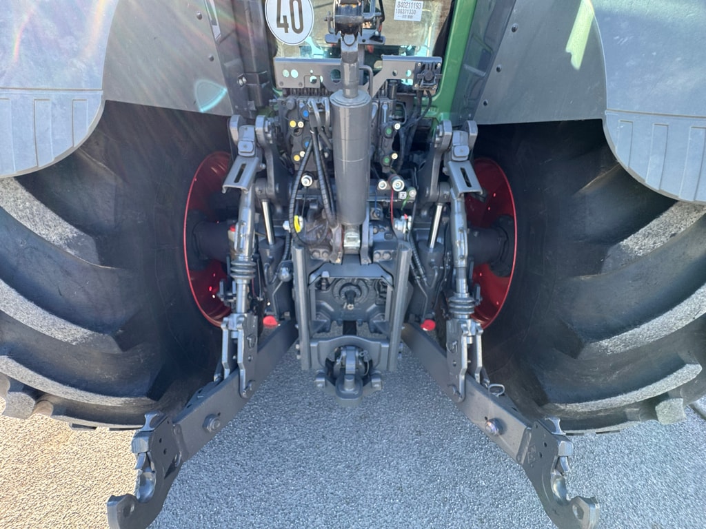 Tracteur FENDT 824 VARIO PROFI + - photo slide 14