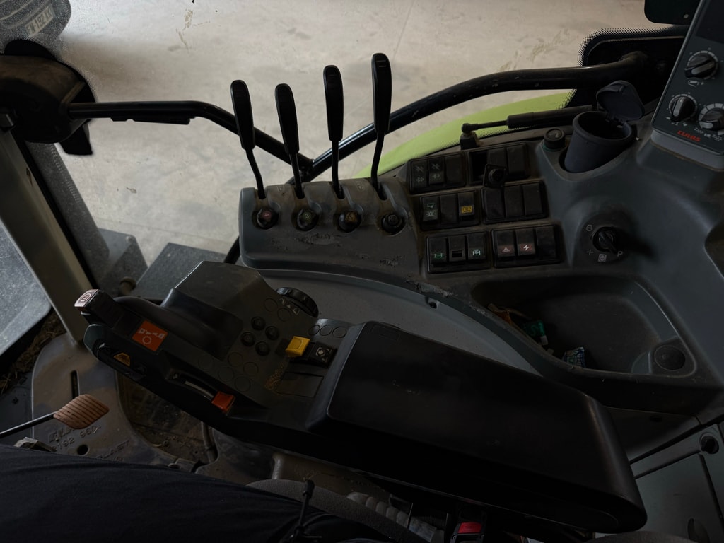 Tracteur CLAAS ARION 620 CIS - photo slide 25