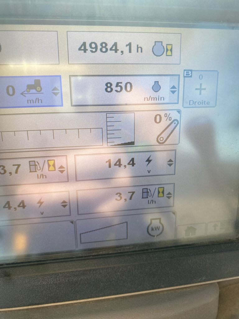 Tracteur JOHN DEERE 6140 R - photo slide 12
