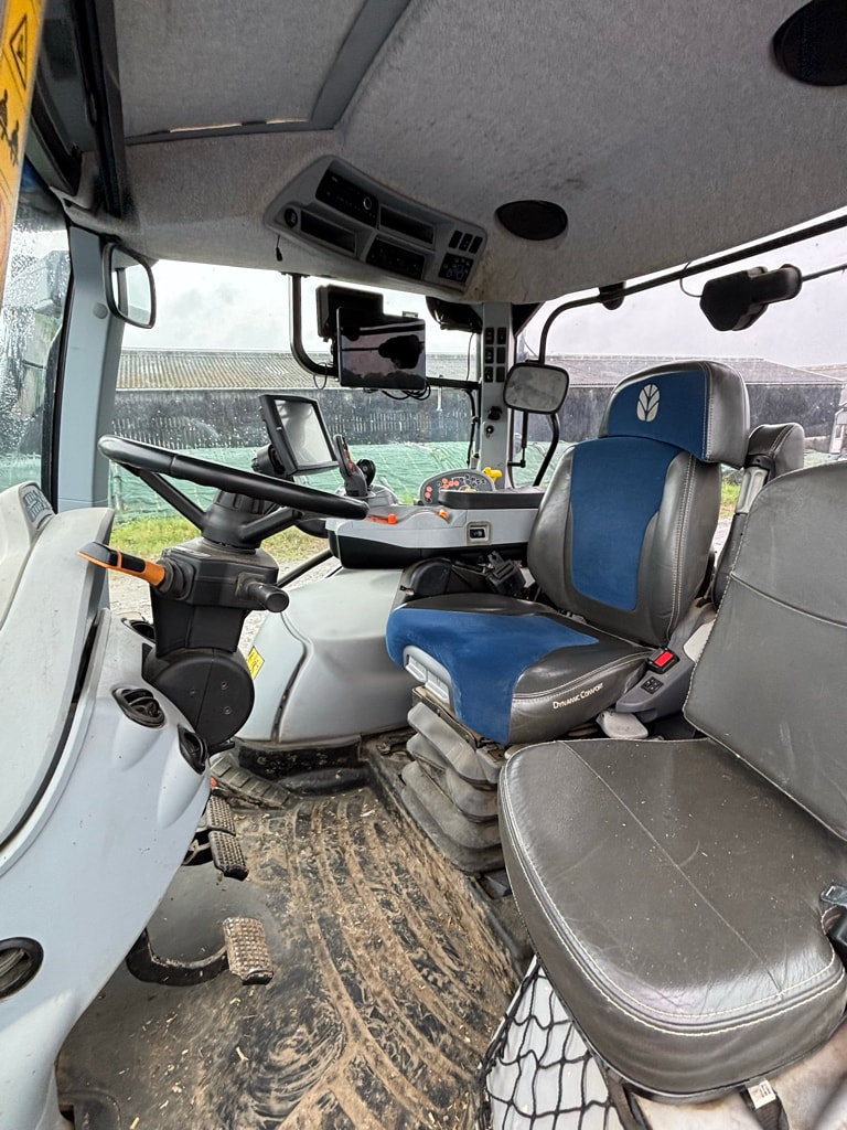 Tracteur chargeur NEW HOLLAND T6.165 - photo slide 11