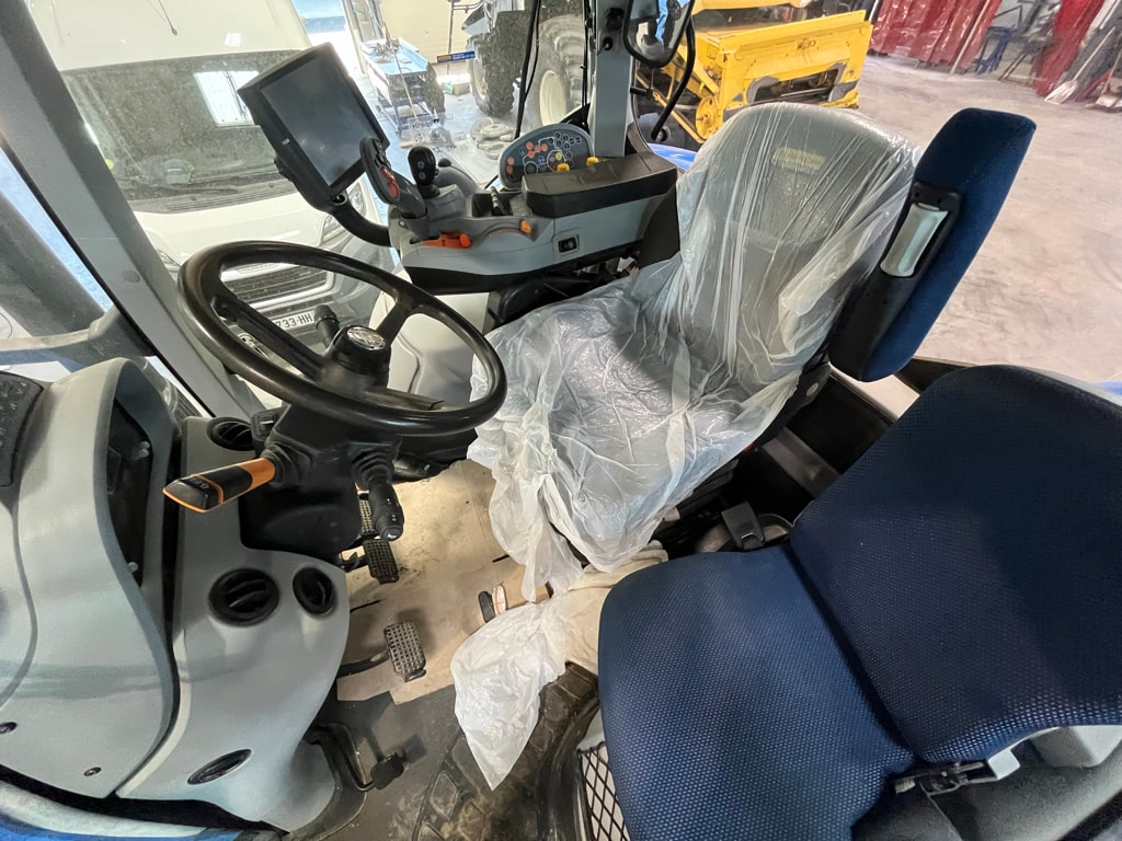 Tracteur NEW HOLLAND T7.270 - photo slide 6