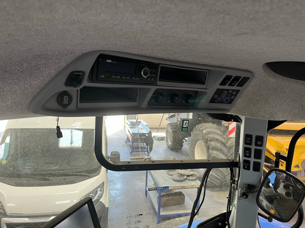 Tracteur NEW HOLLAND T7.270 - photo slide 8