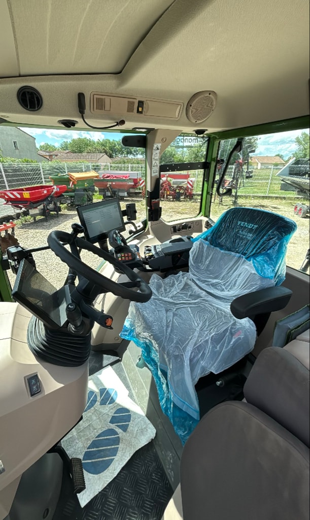 Tracteur FENDT 211S - photo slide 7