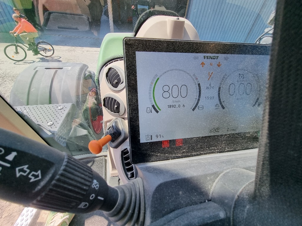 Tracteur FENDT 724 VARIO PROFI + - photo slide 8