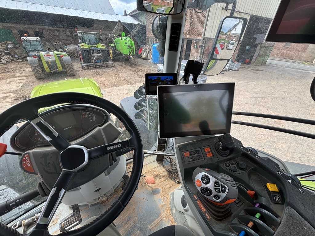 Tracteur CLAAS AXION 830 CMATIC - photo slide 13