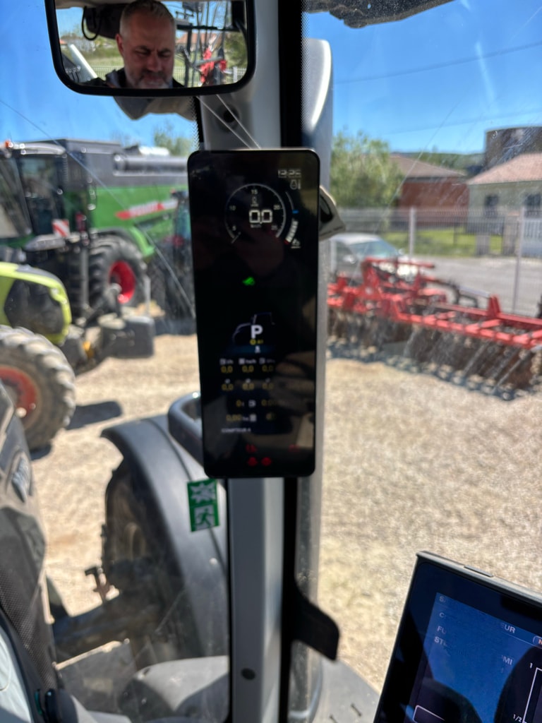 Tracteur VALTRA T235V - photo slide 11