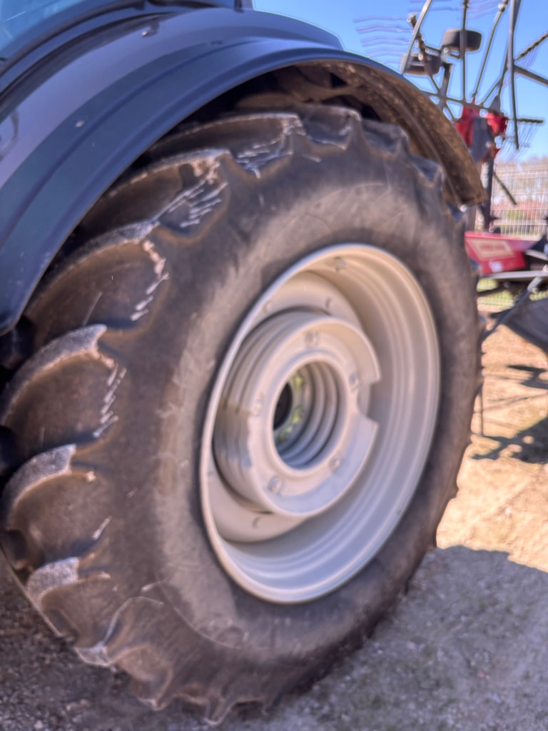 Tracteur VALTRA T235V - photo slide 6