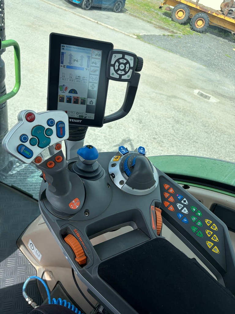 Tracteur FENDT 724 VARIO POWER - photo slide 16