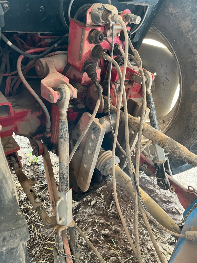 Tracteur MC CORMICK CX 85 - photo slide 5