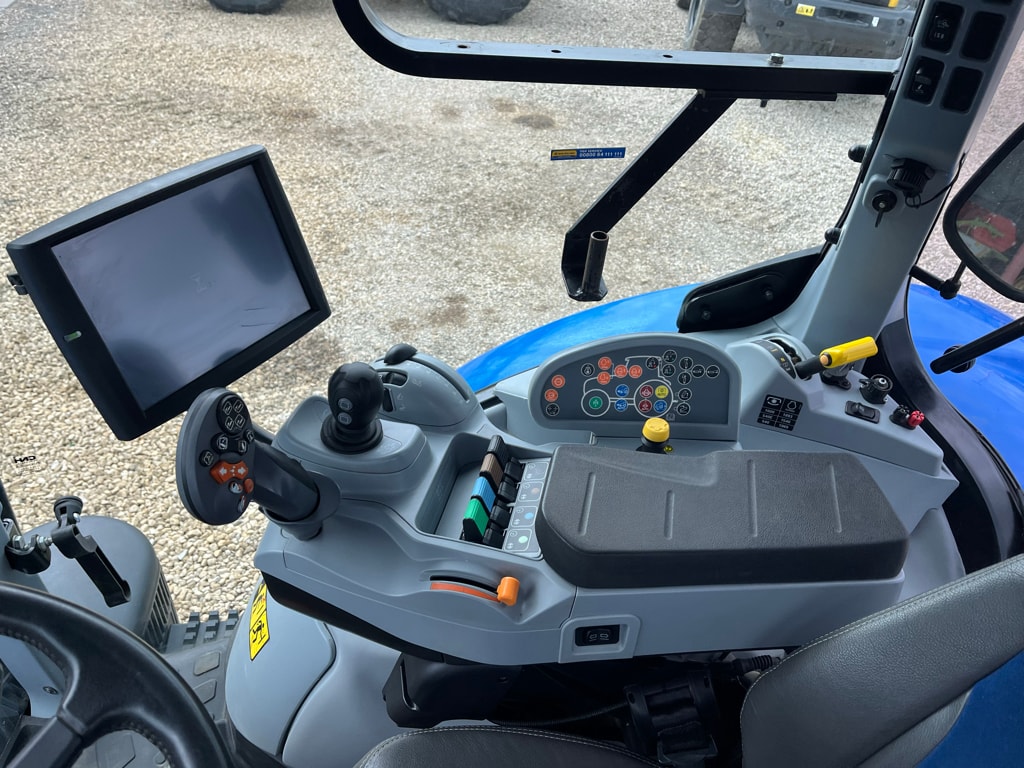 Tracteur NEW HOLLAND T7.210 SW2 - photo slide 10