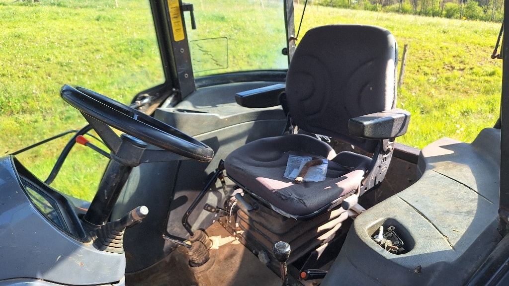 Tracteur NEW HOLLAND TD85 D - photo slide 6