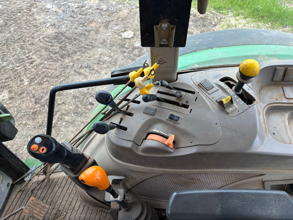 Tracteur chargeur JOHN DEERE 5085M - photo slide 18