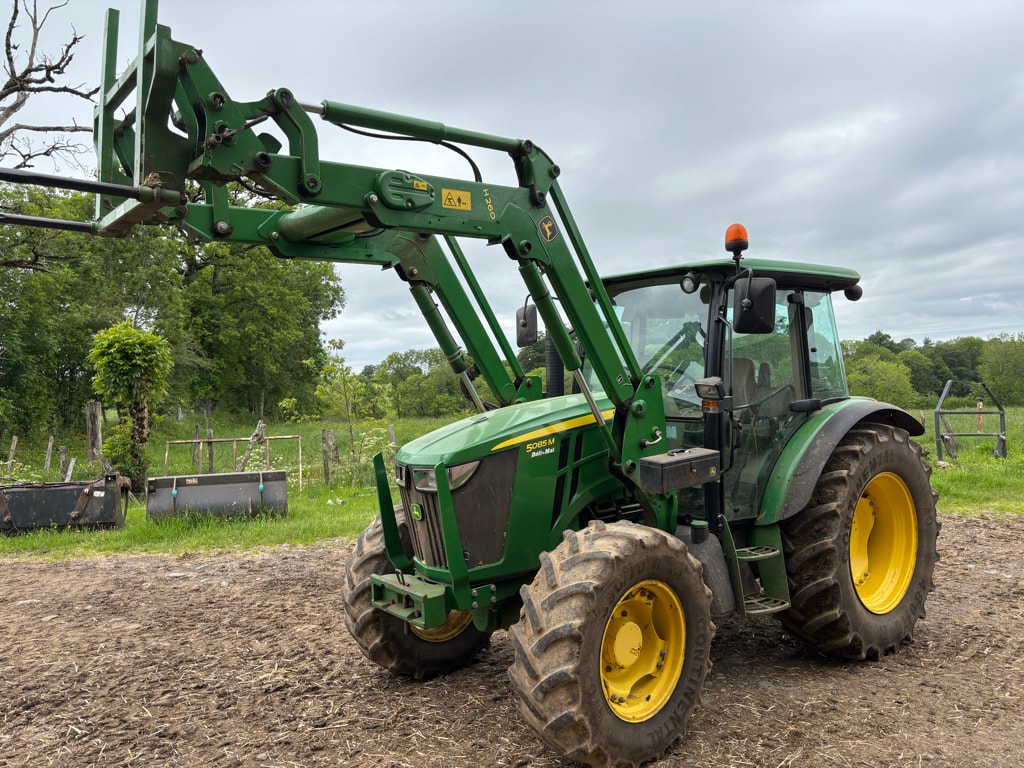 Tracteur chargeur JOHN DEERE 5085M - photo slide 1