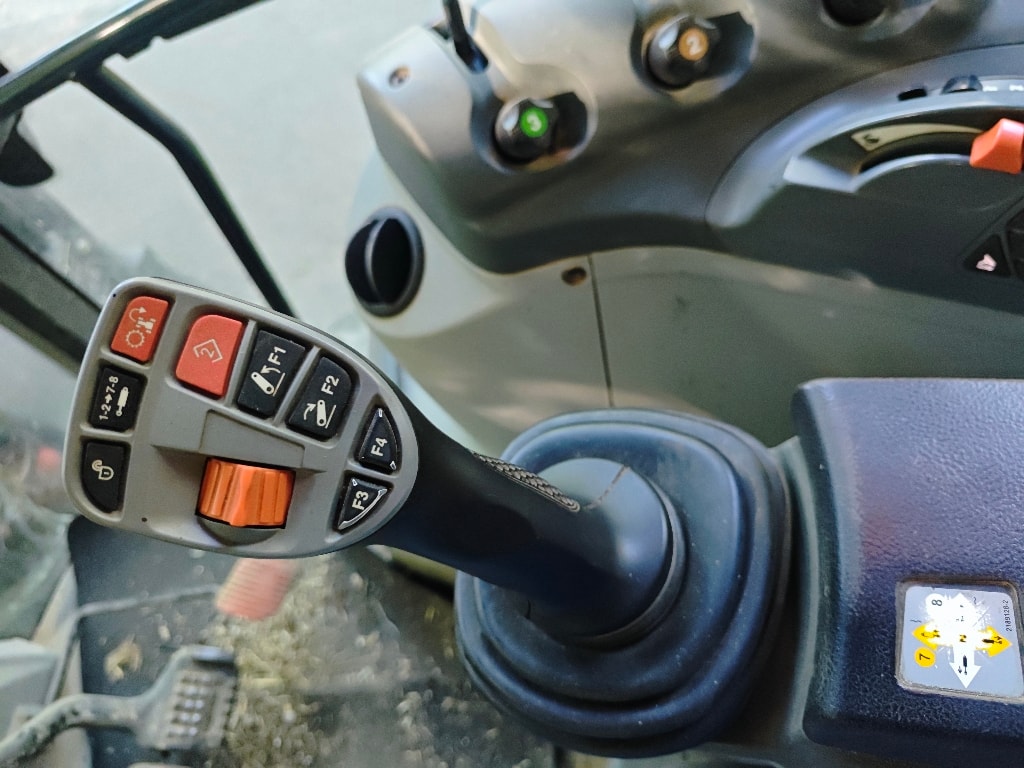 Tracteur chargeur CLAAS ARION 430 CIS - photo slide 9