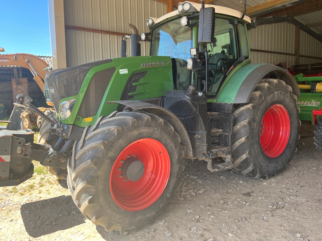 Tracteur FENDT 826 VARIO PROFI + - photo slide 13